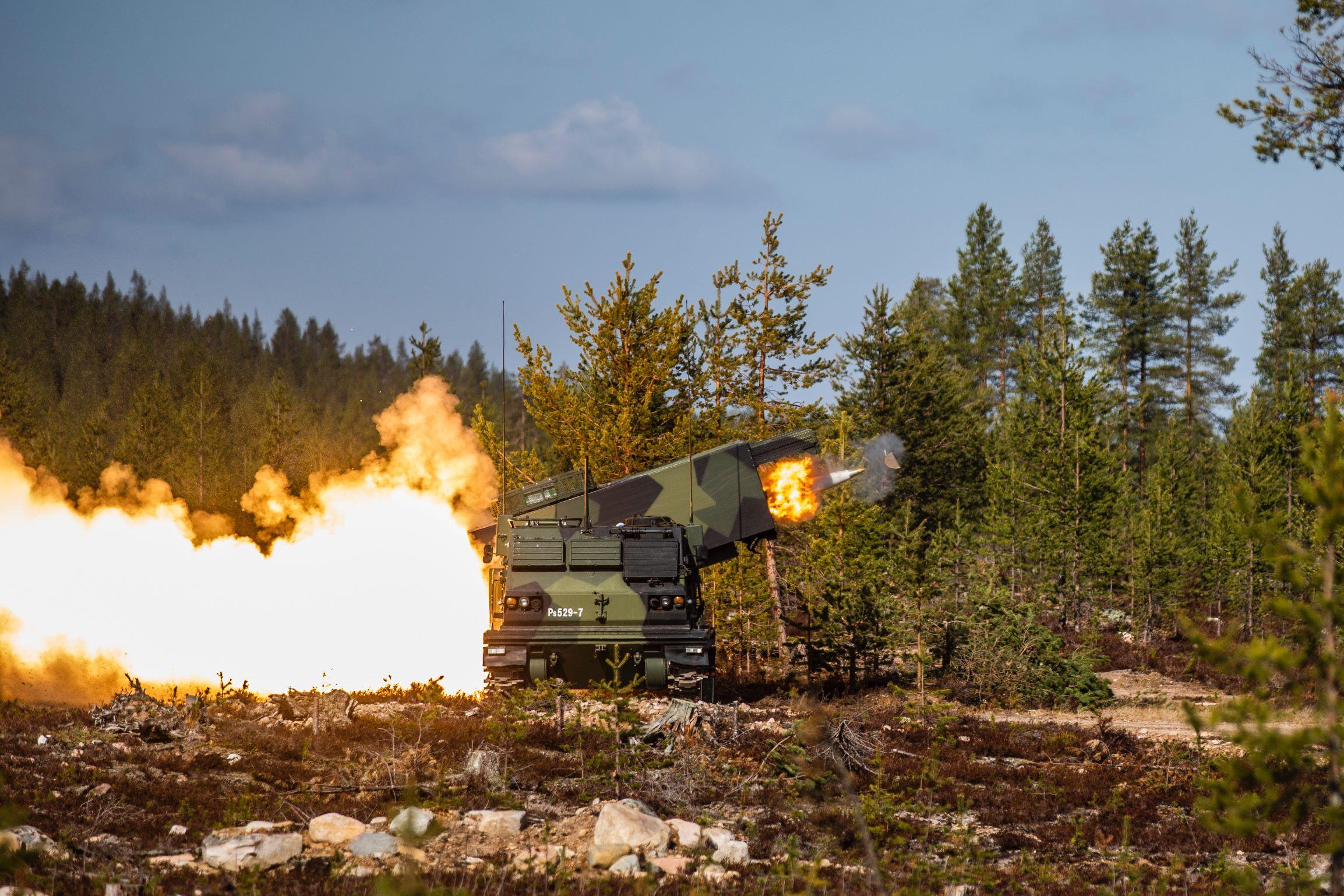 Tung raketbrännare skjuter