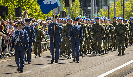 Puolustusvoimain lippujuhlan päivän paraati järjestetään vuonna 2019 Rovaniemellä. Kuva: puolustusvoimat