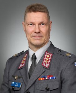 Eversti Jukka Aihtia