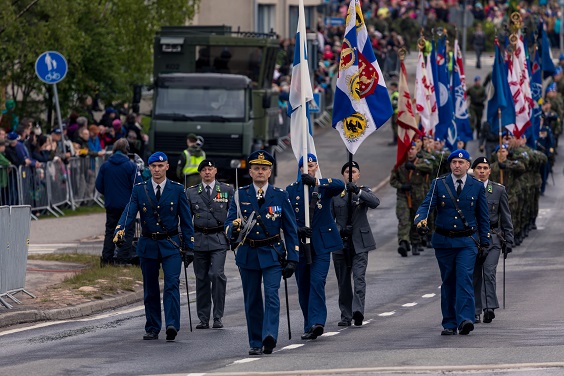 Paraati kiinnosti Rovaniemellä - Puolustusvoimat