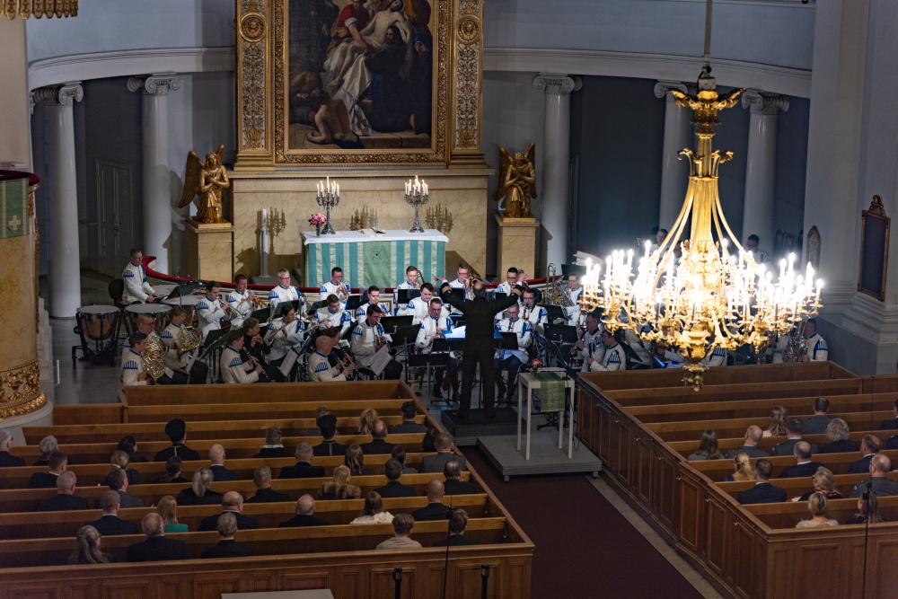 Puolustusvoimien kirkkokonsertti Helsingin tuomiokirkossa Puolustusvoimien kirkkokonsertti Helsingin tuomiokirkossa