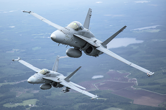 Ilmavoimien F/A-18 Hornet -monitoimihävittäjiä. Kuva: Aviation Photocrew