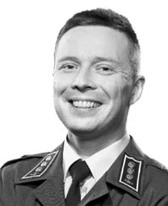 Jussi, insinöörikapteeni.