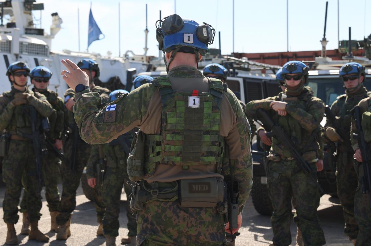 uomalaiset rauhanturvaajat valmistautumassa ajoneuvopartioon tammikuussa 2025.