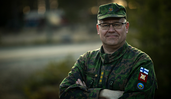 Ilmatorjunnan tarkastaja, eversti Mano-Mikael Nokelainen.