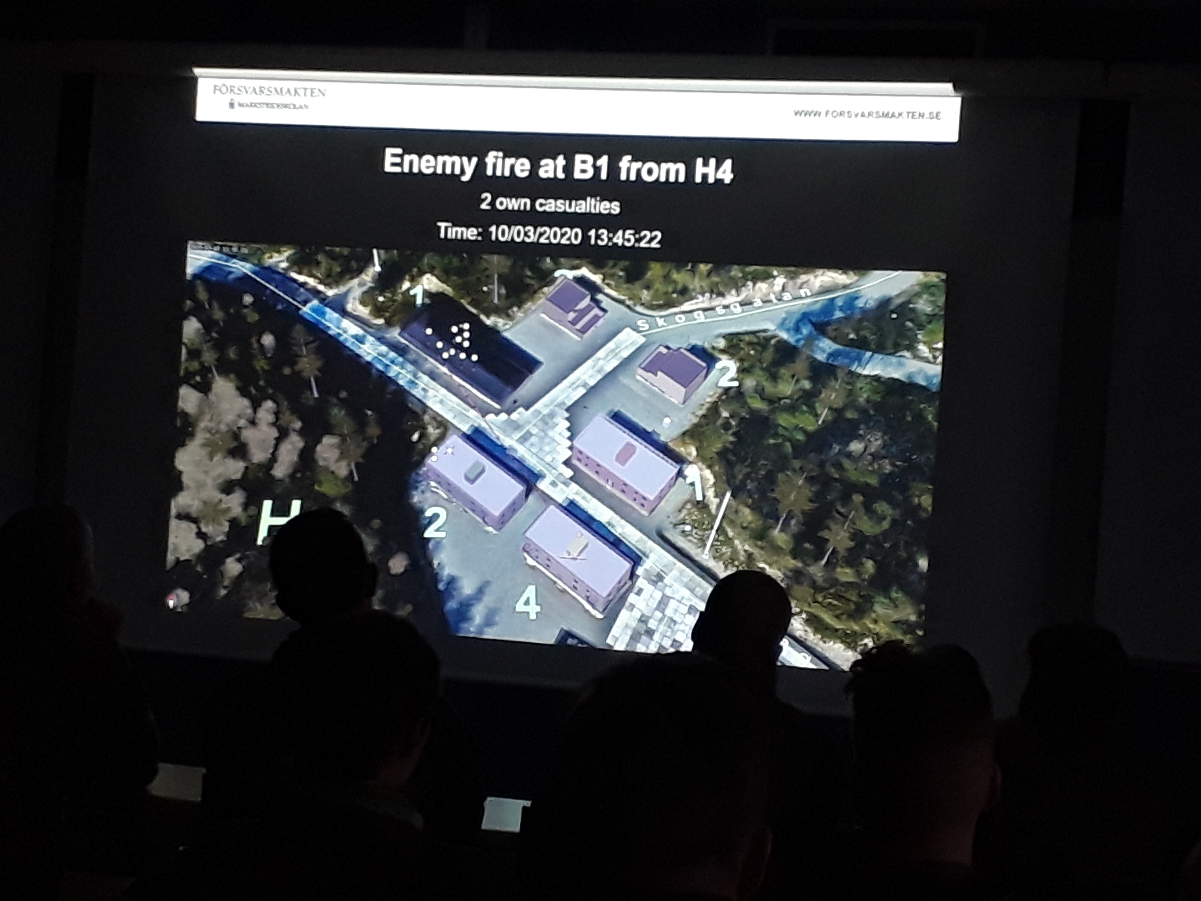 Harjoitus on tallennettu ja palautetta tulee harjoituksen jälkeen, isolla näytöllä katsotaan miten meni.