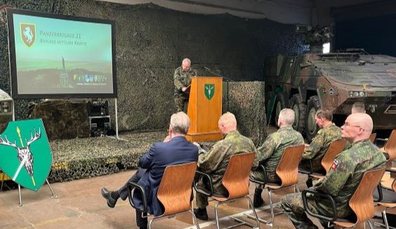 Kuvituskuva Maavoimien komentajan kenraaliluutnantti Pasi Välimäen vierailusta Saksassa helmi-maaliskuussa 2026.