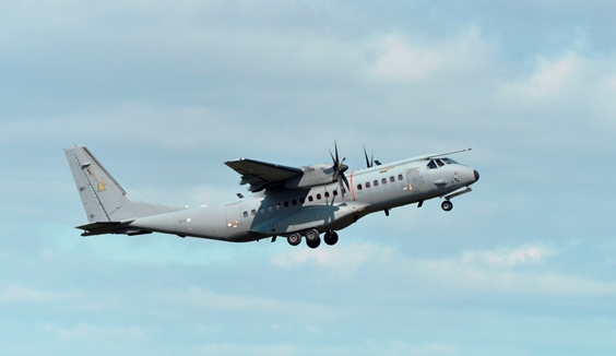 CASA C-295M -kuljetuskone lentoonlähdössä