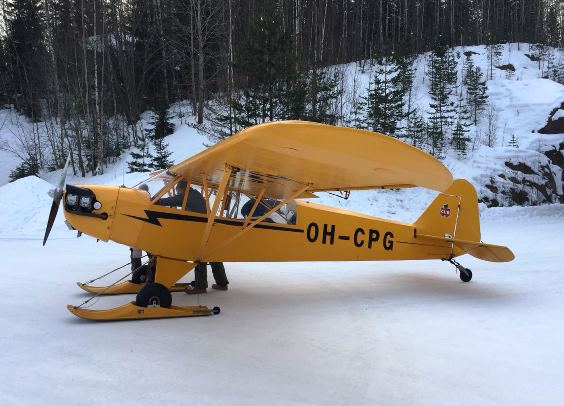 Koelentokurssilla 2018 käytetty Piper Cub -suksikone