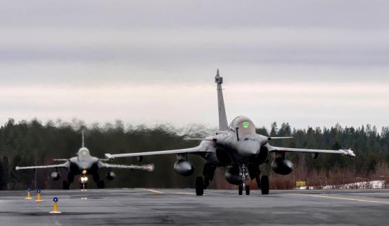 Ranskan ilmavoimien Rafale-kalustoa Rovaniemen tukikohdassa