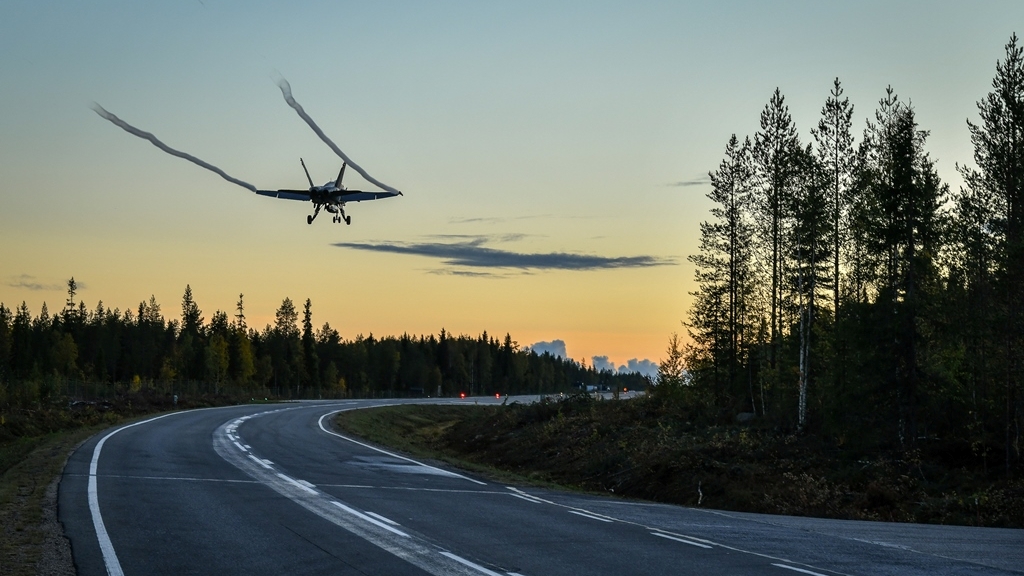 F/A-18 Hornet approaching Hosio road base