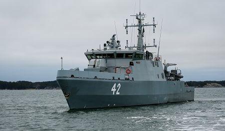 Minehunter vessel Vaherpää at sea.