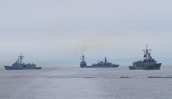Naton laivasto-osasto merellä.