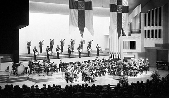 Helsingin varuskuntasoittokunta Finlandiatalolla konsertissa